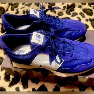 New balance 327’s new with box, men’s or big boy size 7. Would fit a women’s 9.